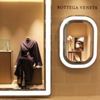 本館4階=ボッテガ・ヴェネタでは国内先行販売となるアーリーフォールコレクションが揃う