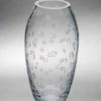 ルシアン・ペラフィネ×森田恭通のコラボレーションで誕生したクリスタルの花瓶