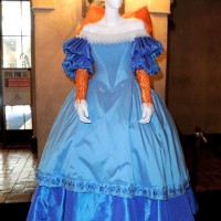 石岡瑛子がデザインした『白雪姫と鏡の女王』の衣装