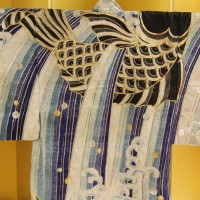 十世市川團十郎（〜1956年）所用の白斜子鯉の瀧上り模様先縫着付