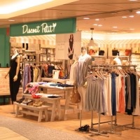 ファッション、雑貨ショップ「Discoat Petit」（セレクトショップゾーン）