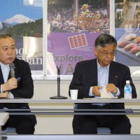 左からクールジャパン機構の太田伸之社長、日本政府観光局の松山良一理事長