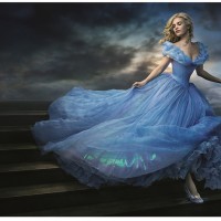 シンデレラの内面から溢れ出る美をブルーのドレスで表現した