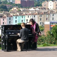 1台のピアノが人をつなぐ、街をつなぐ「Play Me, I’m Yours」（写真はイメージ）
