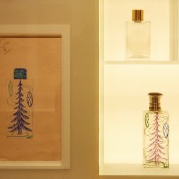 香水瓶はルイ・ヴィトンとアーティストのコラボレーションの先駆けとなった