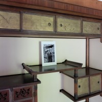建仁寺・両足院で開催されているアルノ・ラファエル・ミンキネン（Arno Rafael Minkkinen）国内初の個展では、今回のために作家自身が京都に滞在し、両足院で撮影された作品も出品されている