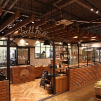 日本最大級の中古書店を核とした複合施設「TSUTAYA BOOK GARAGE 福岡志免」が、7月22日にグランドオープン