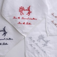 「PASS THE BATON MARUNOUCHI 7th anniversary Original embroidery linen handkerchief」（1,800円）