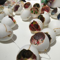 日本から今年ファイナリストに選出された清水政紀さんの作品。材料は、本物のウズラの卵！