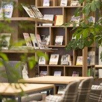 三越伊勢丹が南青山に1000冊の本に囲まれた会員制サロンを新規オープン。限定セミナーやワークショップも開催