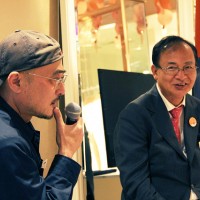 現代美術家の大竹伸朗氏と、瀬戸内国際芸術祭総合ディレクターの北川フラム氏