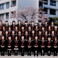 澤田知子《School Days/A》2004年、東京都写真美術館蔵［参考図 版］ SAWADA Tomoko, School Days / A, 2004  Collection of Tokyo Photographic Art Museum  [reference image]