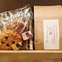 FRESCO COFFEE ROASTERSの周年限定ブレンドのコーヒー豆とクッキーのセット（1,500円）