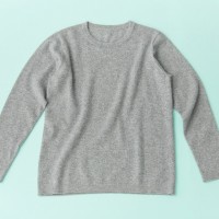 松本孝美の意見も採用しながら作ったオリジナルのカシミヤニットセーター。ホールガーメントでしっとりとした風合いが魅力