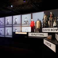 大回顧展「DAVID BOWIE is」日本展会場内の展示
