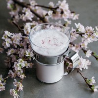 桜アーモンドミルク（700円）