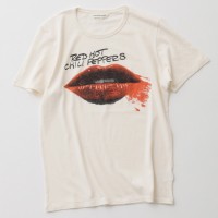 リッププリントTシャツ（1万6,000円）