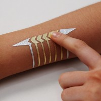 DuoSkin capacitive touch slider made from gold and silver leaf.