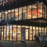 建築家の藤本荘介が店舗デザインを担当したJINS渋谷店