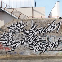 Enrico Isamu Oyama,FFIGURATI #40 ,right wall, 2013Hausprojekt M29, Berlin, Germany