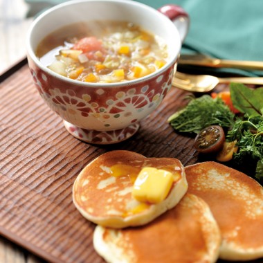 人気料理家と陶芸家がコラボ。日本橋三越で「王様の朝食」イベント開催