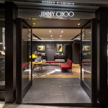 ジミーチュウ、国内最大級メンズショップを表参道ヒルズに出店。スタッズアイテムが人気