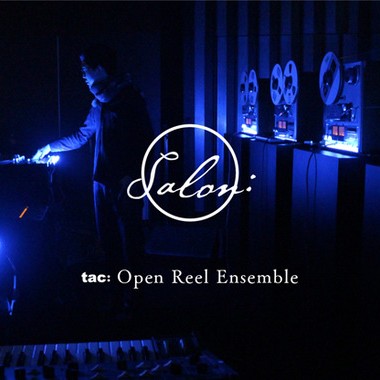 オープンリールを改造した楽器で演奏。タクタク高円寺店で「サロン」第1回開催