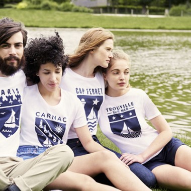 プチバトー × Konbini、フランスのシーサイドリゾートがTシャツコレクションに