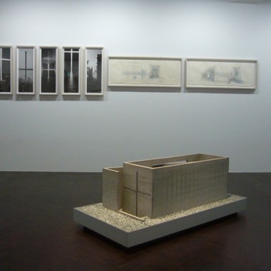 安藤忠雄の思考を辿る展覧会、「光の教会」など代表的な7つの建築模型やドローイングを展示
