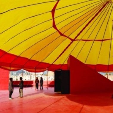 チリの建築家スミルハン・ラディックの個展がTOTOギャラリー・間で開催、思考の源と模型で表す現代の寓話集