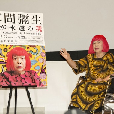 17年「草間彌生 わが永遠の魂」展が開催。芸術に明け暮れる“世界のKUSAMA”最大級の個展が東京で実現