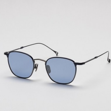 イッセイ ミヤケと金子眼鏡のシリーズ3作目、“フルメタル”のフレーム3型が発売