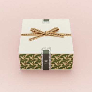 目上の方への手土産に。美しいパッケージと日本茶のお茶菓子セット サノアの  「風の結び」【冬の手土産】