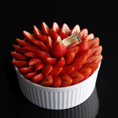 資生堂パーラー創業115周年を記念した苺ケーキを銀座本店ショップで発売