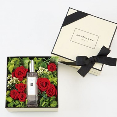香りと花をセットで贈る。ジョー マローン ロンドンの母の日限定フラワーボックス
