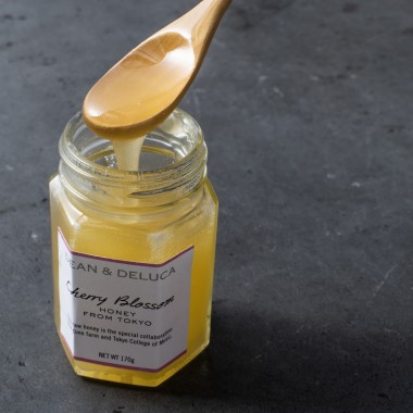 ディーン＆デルーカ、今春採取した非加熱のはちみつ「中目黒さくら蜂蜜」を限定発売