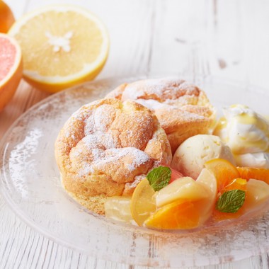 夏フルーツと、ふわふわパンケーキがさわやかな食感の「シトラス スフレ パンケーキ」