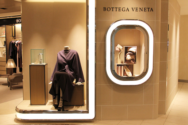 本館4階=ボッテガ・ヴェネタでは国内先行販売となるアーリーフォールコレクションが揃う