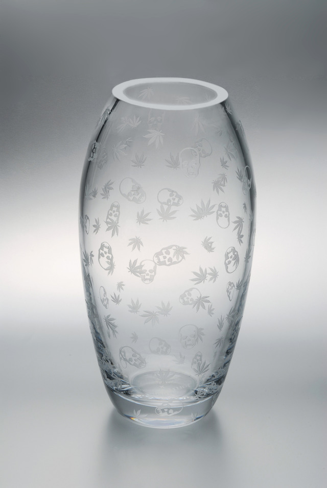 ルシアン・ペラフィネ×森田恭通のコラボレーションで誕生したクリスタルの花瓶