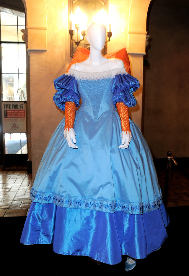 石岡瑛子がデザインした『白雪姫と鏡の女王』の衣装