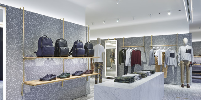 ヴァレンティノ、メンズ旗艦店をパリにオープン