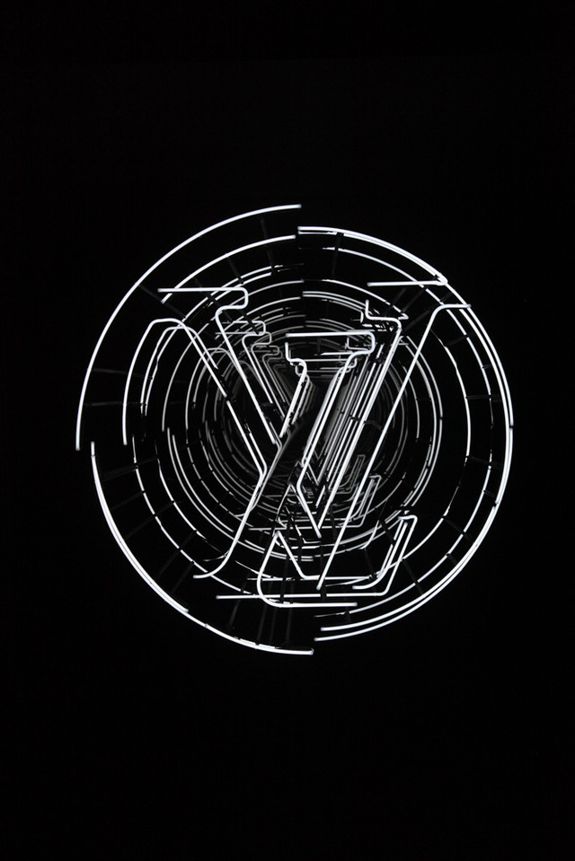 LVマークをネオン管で作った「Louis Vuitton」