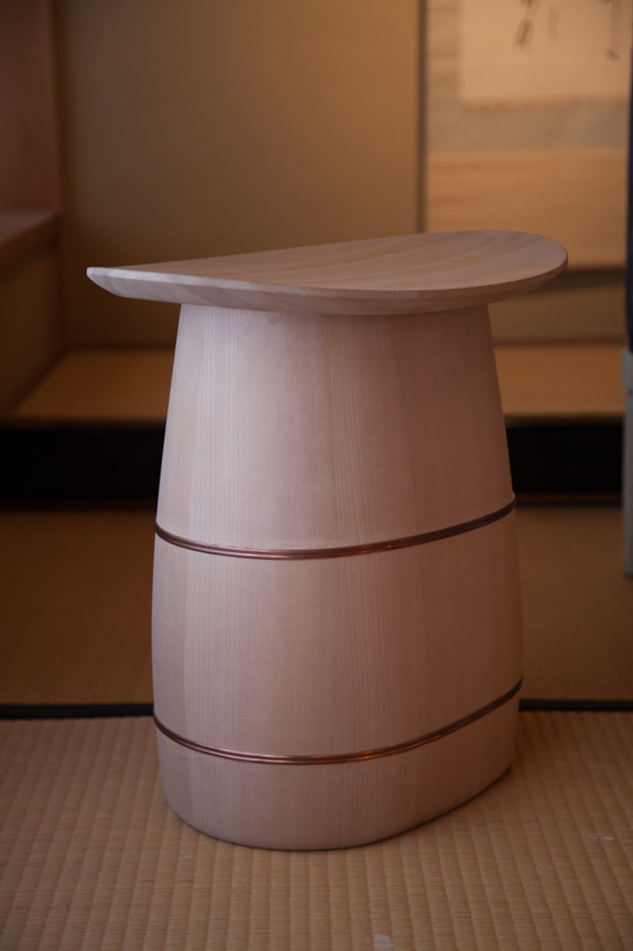 中川木工芸比良工房のスツールはデンマークのデザインユニット「OeO」とのコラボレーションした作品