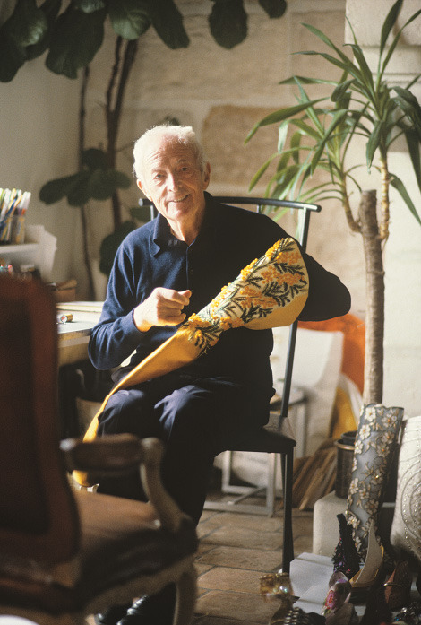 伝説的な靴職人で創始者であるロジェ・ヴィヴィエ（1907-1998）