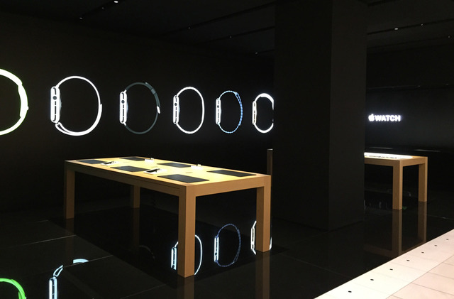 アップルウォッチストアが新宿伊勢丹にオープン！漆黒の店内で試着、予約が可能