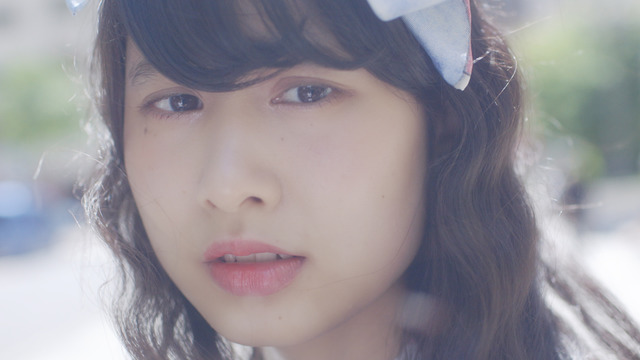 さよならポニーテールの『かわいいあのコ』のプロモーションビデオで主演する前田エマ