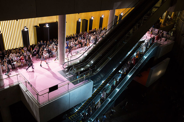 Diorが国立新美術館で15-16AWのショー。リアーナ、菜々緒、夏帆、ローラ、マッピーが観覧
