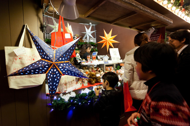 六本木ヒルズの“五感で感じる”クリスマス／世界最大級とも言われるシュツットガルトのクリスマスマーケットを再現した「クリスマスマーケット」