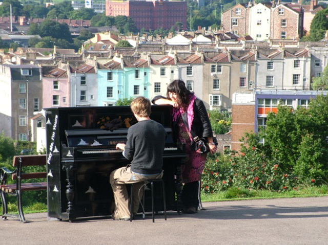1台のピアノが人をつなぐ、街をつなぐ「Play Me, I’m Yours」（写真はイメージ）