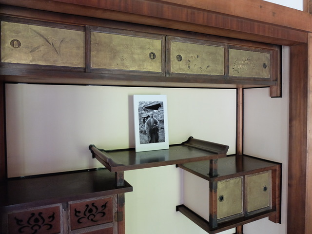 建仁寺・両足院で開催されているアルノ・ラファエル・ミンキネン（Arno Rafael Minkkinen）国内初の個展では、今回のために作家自身が京都に滞在し、両足院で撮影された作品も出品されている